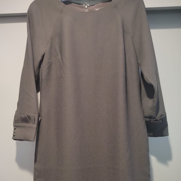 Banana Republic Dresses & Skirts - Banana Republic Black Ruffle Cuff  Dress, size 0